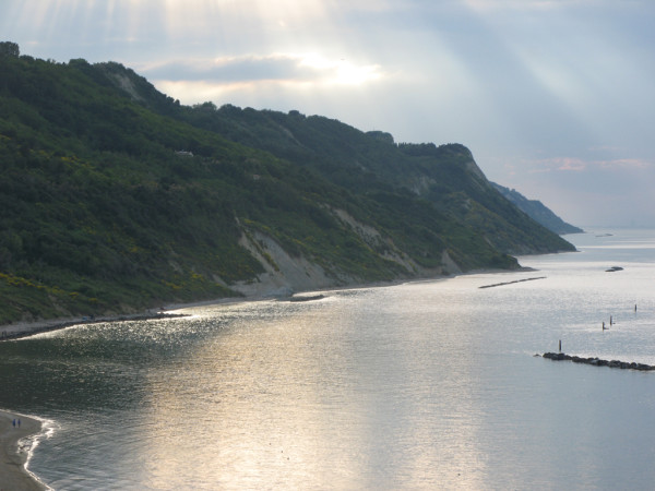 Il San Bartolo visto da Baia Flaminia