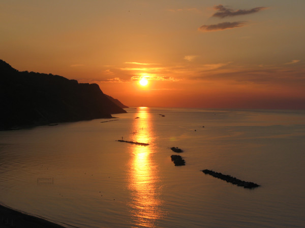 Magnifico tramonto sul mare da Baia Flaminia