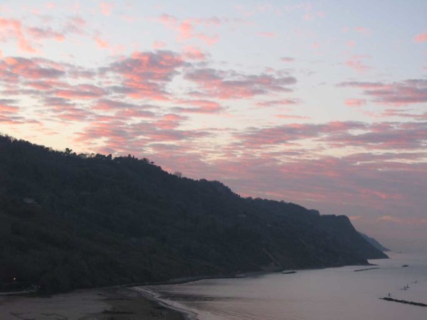 Nuvole al tramonto sopra il Monte San Bartolo