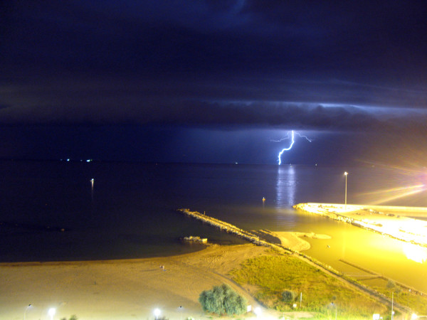 Fulmini in mare da Baia Flaminia