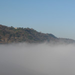 Un mare di nebbia copre il San Bartolo
