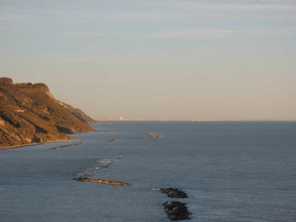 Vista mattutina di Rimini dalla Baia Flaminia