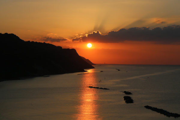 Tramonto in Baia Flaminia nella serata del 1 giugno 2018