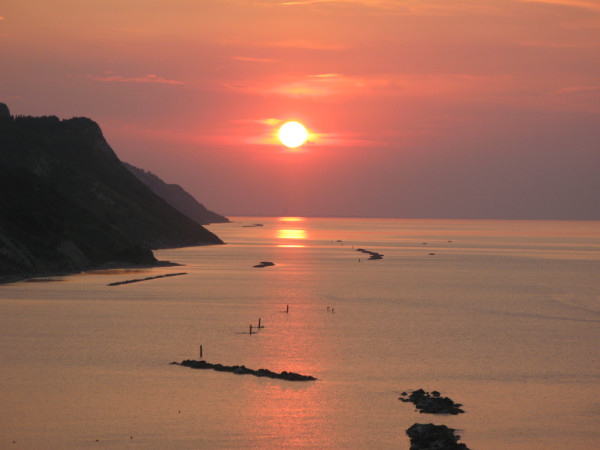 Tramonto rosso in Baia Flaminia