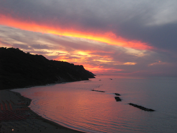 Tramonto spettacolare in Baia Flaminia