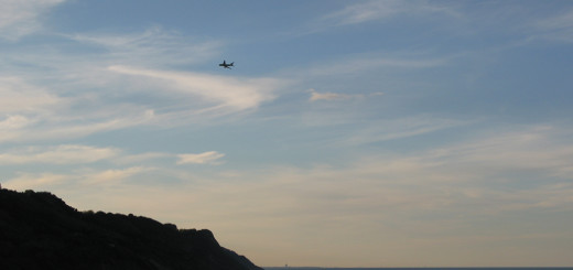 Aereo gira e si avvicina al San Bartolo