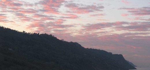 Nuvole al tramonto sopra il Monte San Bartolo