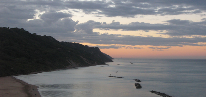 Nuvole e colori del tramonto da Baia Flaminia