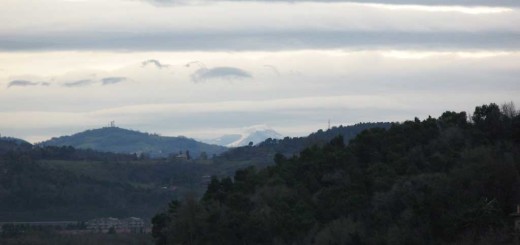 Vista del Monte Catria innevato da Baia Flaminia