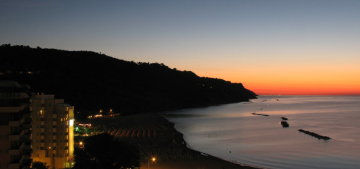 Crepuscolo con pianeti in vista sopra il San Bartolo