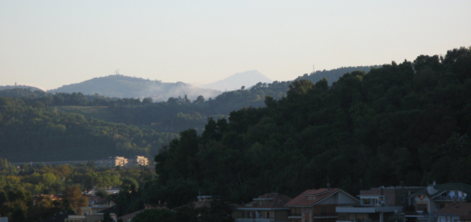 Vista del monte Catria da Baia Flaminia