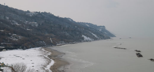 Neve in spiaggia in Baia Flaminia il giorno 27/02/2018