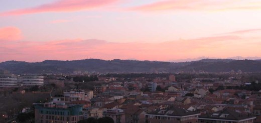 Panorama della città di Pesaro al tramonto