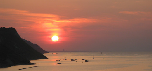 Tramonto infastidito dalle nuvole in Baia Flaminia