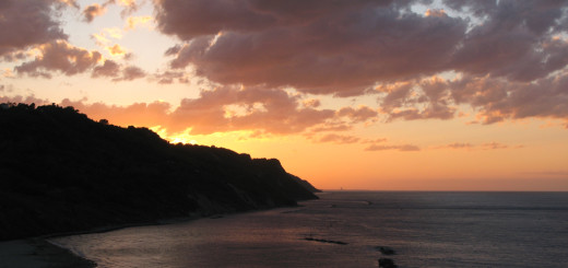 Tramonto e nuvole in Baia Flaminia